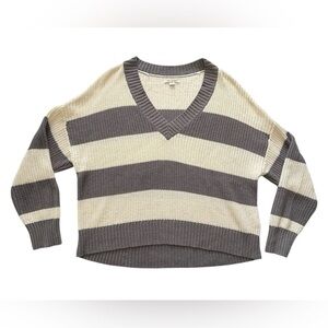 American Eagle Women’s Grey & Off-White Striped V-Neck Knit Sweater Size Large